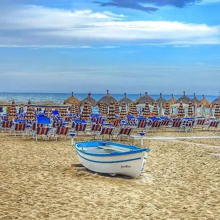 Accogliente Mansardato Vicino Al Mare